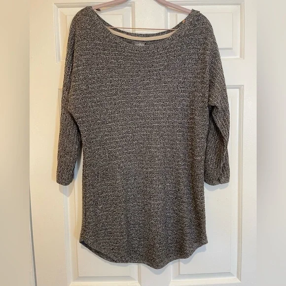 Two New York & Co Soho sweaters - Picture 1 of 3